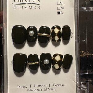 High-quality handcrafted reusable press on nails.